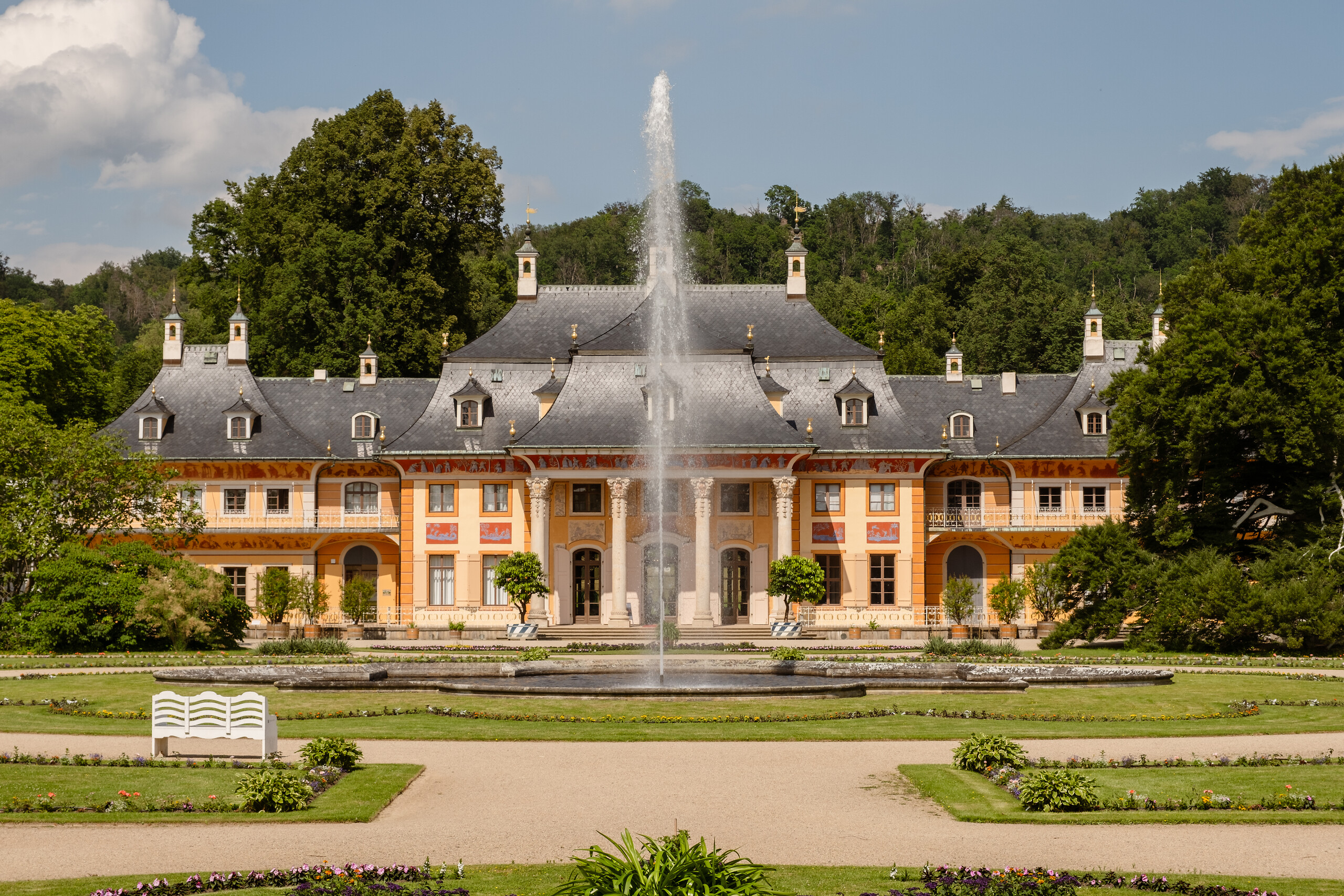 Pillnitz Palace was once the summer residence of the Saxon court and seems to have come straight out of a fairy tale. With its pavilions and gardens in the chinoiserie style, Pillnitz Palace is one of the largest Chinese-inspired parks in Europe. Once the summer residence of the Saxon court, it combines Baroque elegance and exotic charm in a unique way.